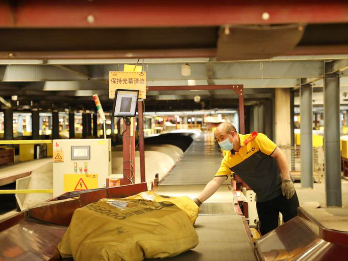 【皮带电动滚筒】快递物流应用